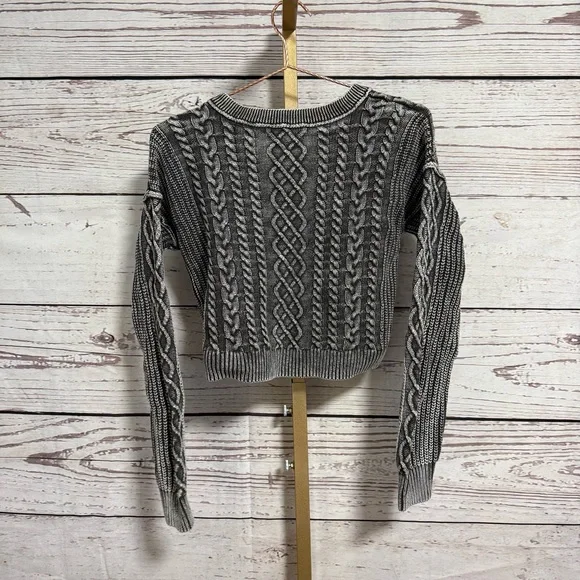 Aeropostale Slouchy Cable-Knit Cropped V-Neck Sweater - Grey Acid Wash - Picture 4 of 9